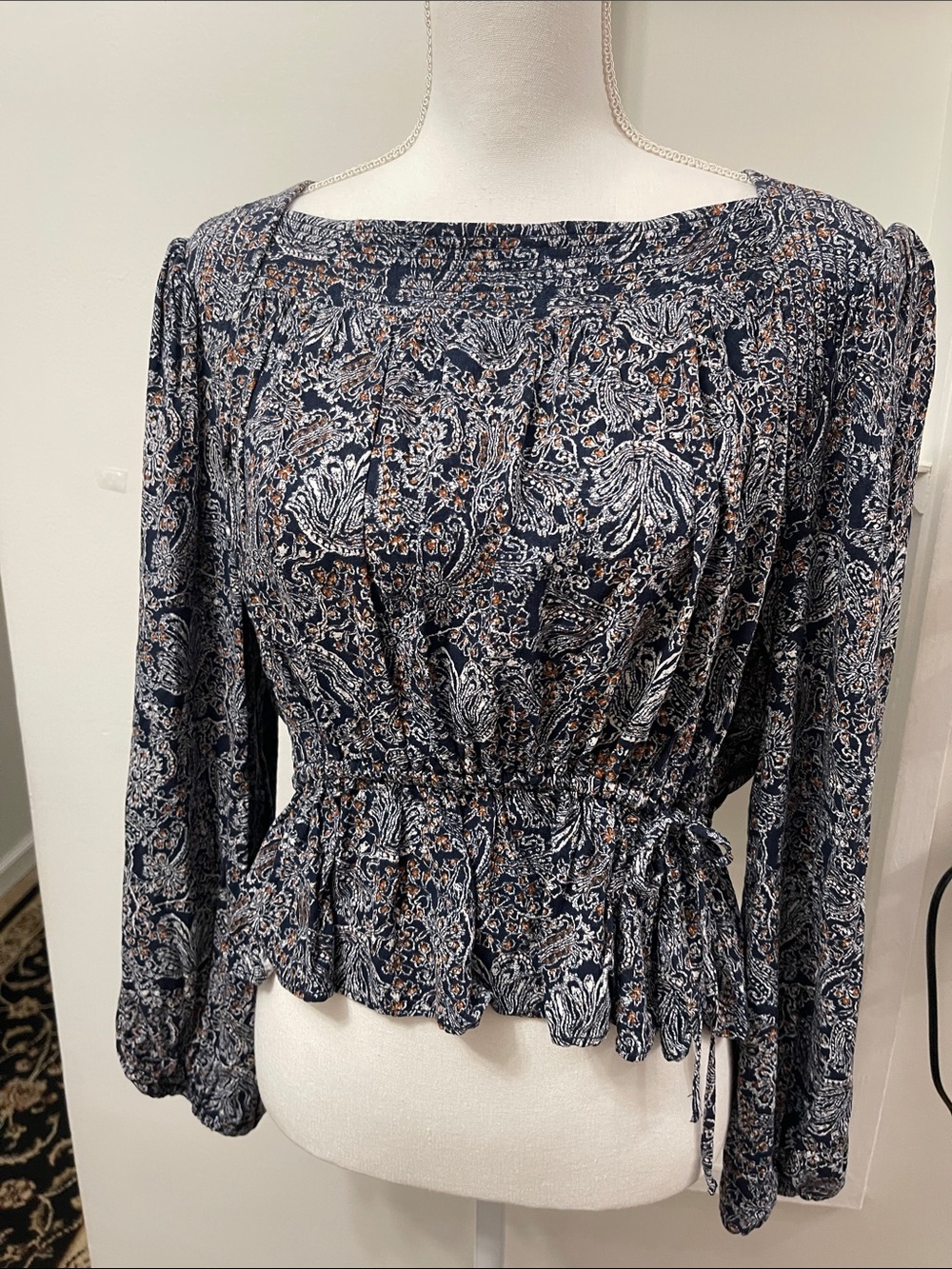 Treasure & Bond Balloon Long Sleeve Peplum Top in Navy Antique Floral Paisley. - Picture 2 of 14